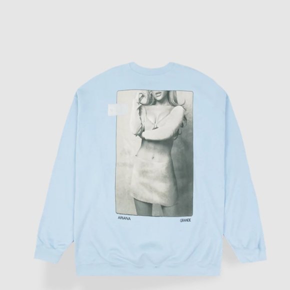 Ariana Grande positions baby blue sweatshirt - Picture 2 of 2